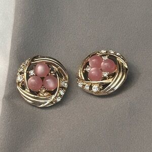 Vintage Faux Pink Pearl & Crystal Gold Tone Clip On Earrings